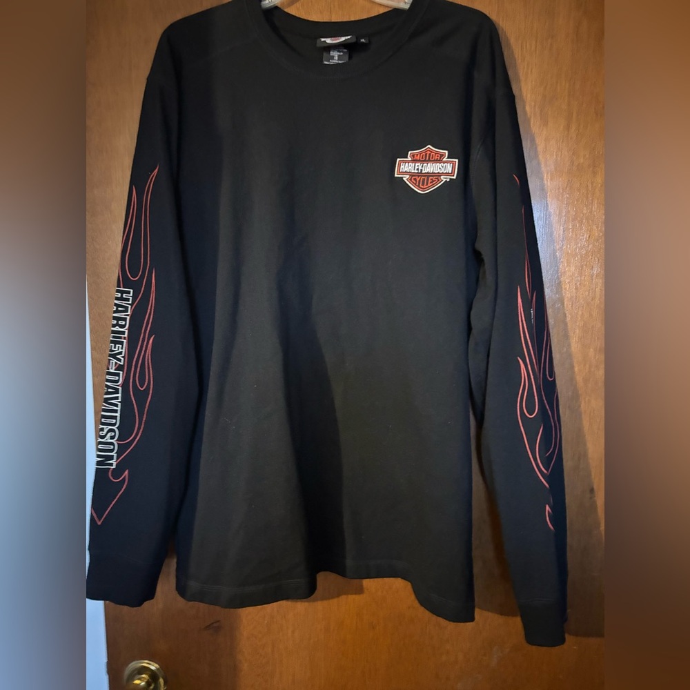 Harley Davidson Long Sleeve Shirt With Embroidered Logo on Front And Back.